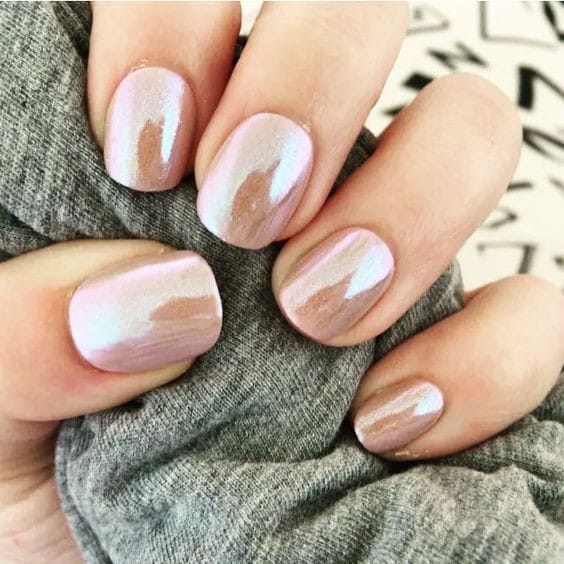 BELLA HADID Champagne gold chrome nails