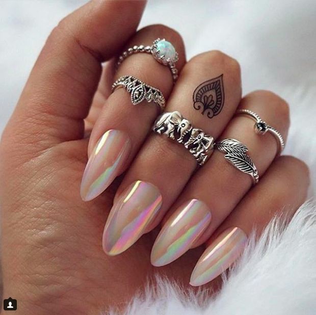 Bella Hadid Super Glossy Nails